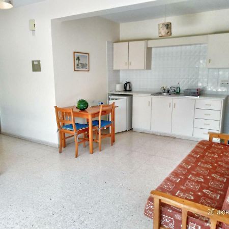 Constantaras Apartments プロタラス エクステリア 写真