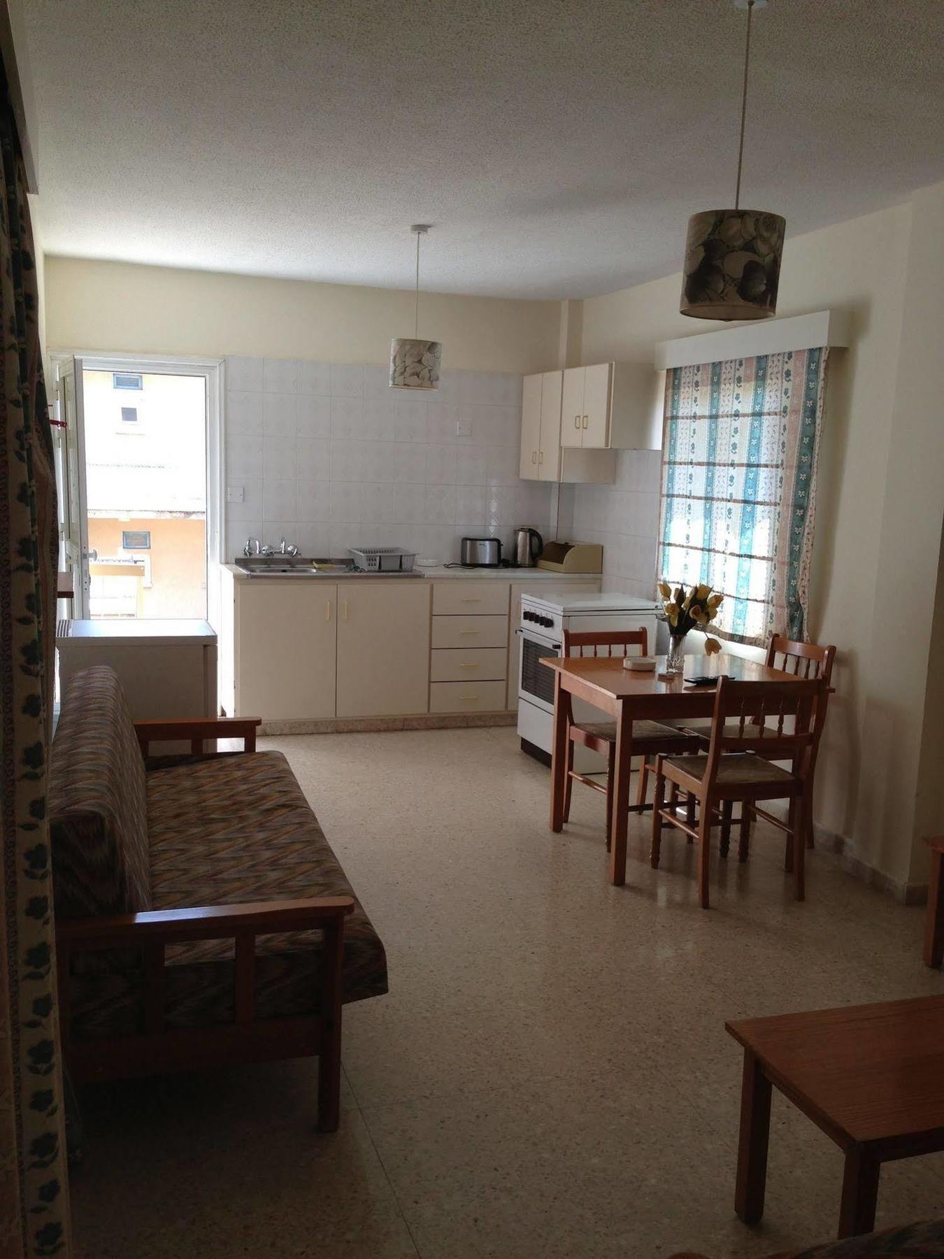Constantaras Apartments プロタラス エクステリア 写真