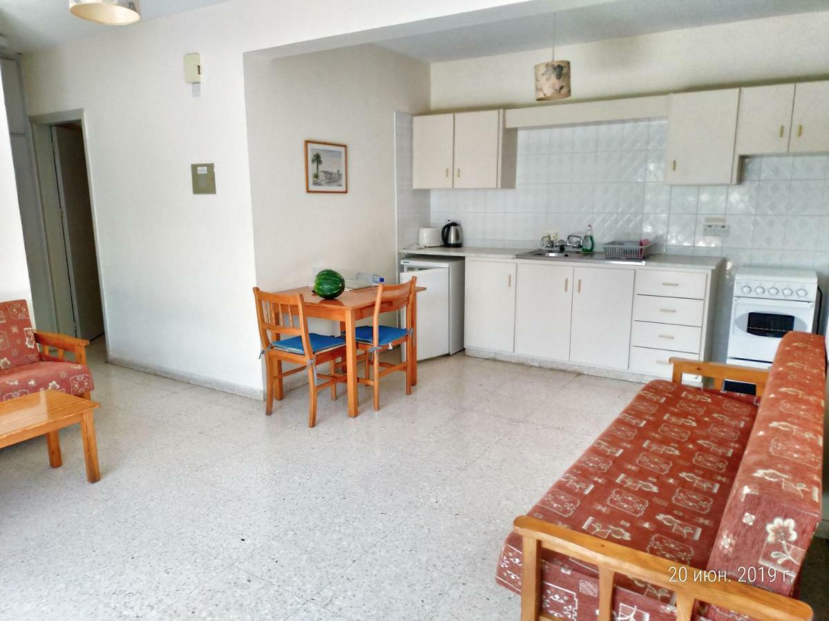 Constantaras Apartments プロタラス エクステリア 写真